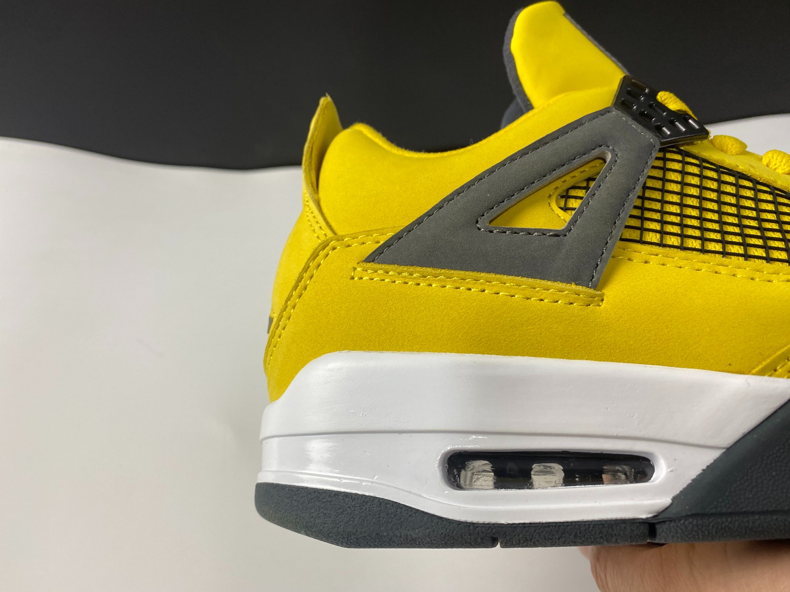 Jordan 4 Retro Lightning CT8527-700