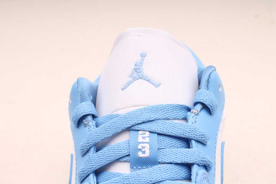 Jordan 1 Low UNC (W) AO9944-441