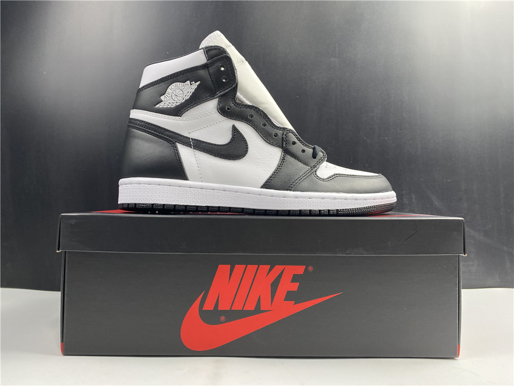 Nike Air  Jordan 1 Retro Black White 555088-010
