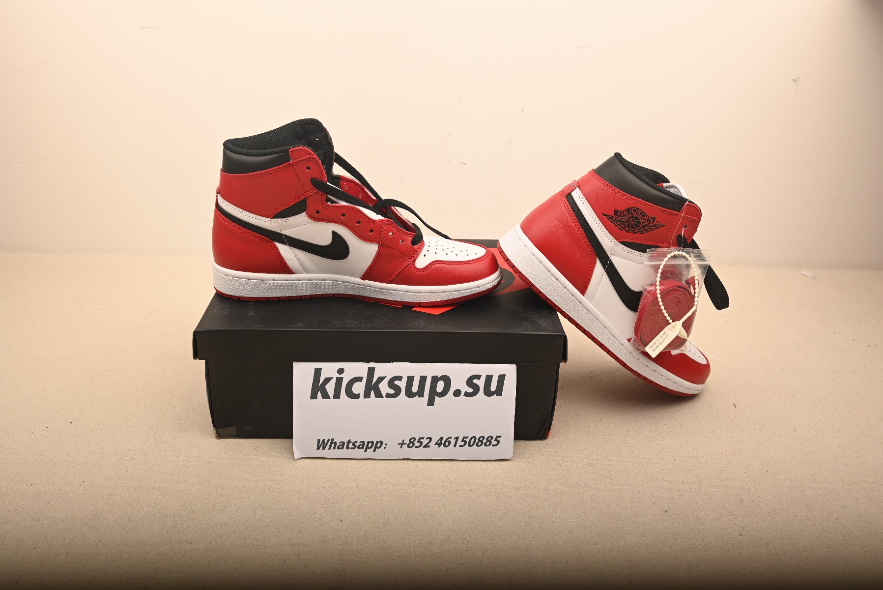 Air Jordan 1 Retro Chicago 555088-101