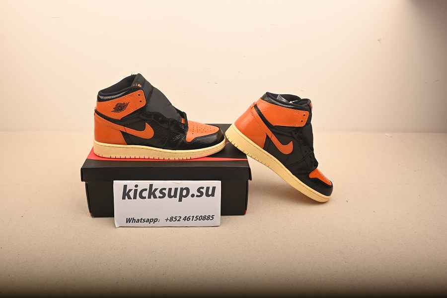 Air Jordan 1 Retro High Shattered Backboard 3.0  555088-028