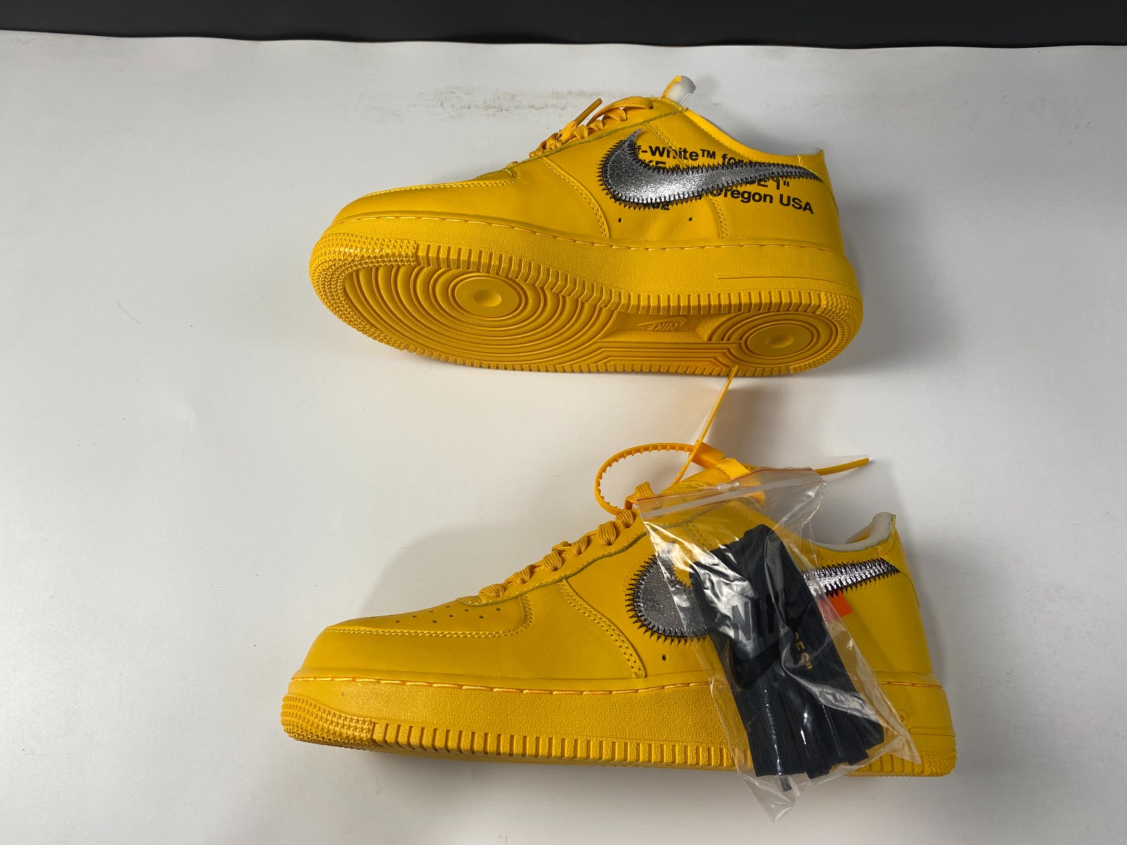Nike Air Force 1 Low OFF-WHITE University Gold Metallic Silver DD1876-700