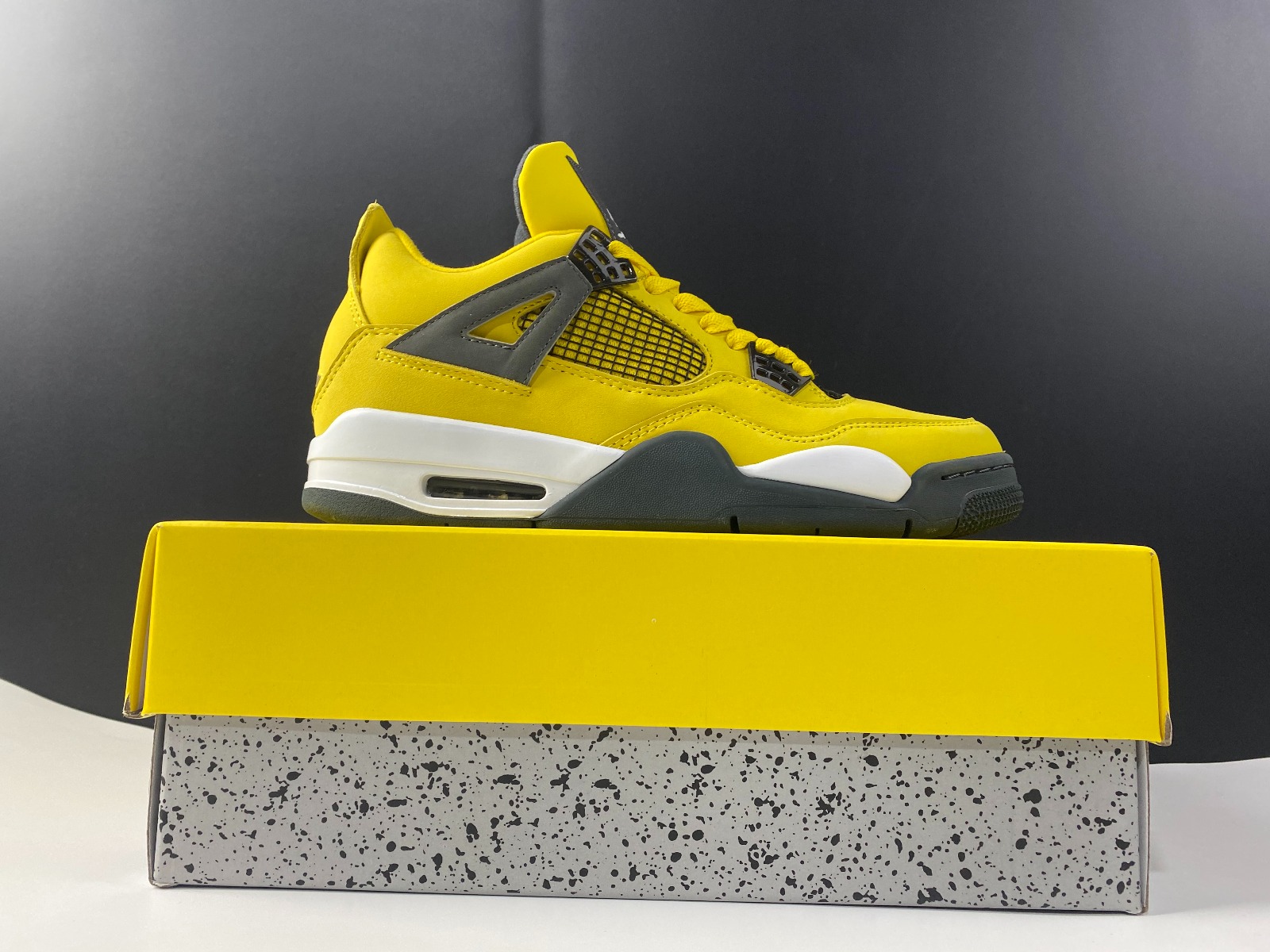 Jordan 4 Retro Lightning CT8527-700