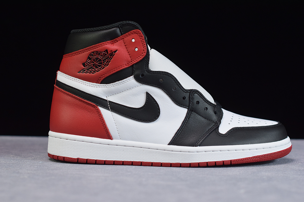 Jordan 1 Retro Black Toe 555088-125